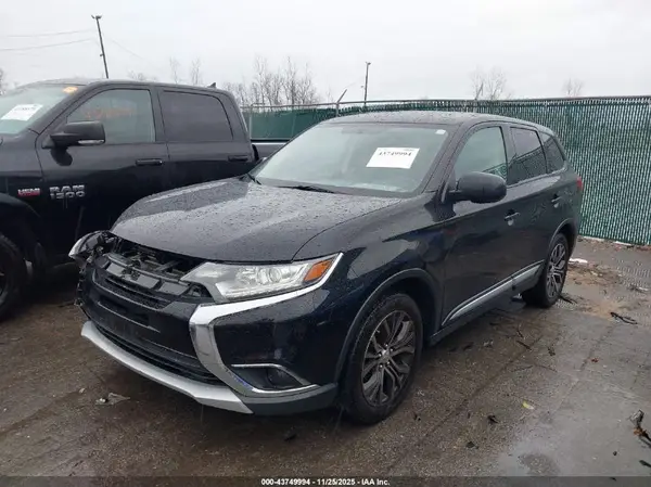 JA4AZ3A33GZ017928 2016 MITSUBISHI OUTLANDER - Image 2