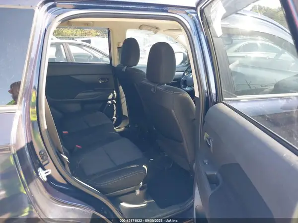 JA4AZ3A33GZ021168 2016 MITSUBISHI OUTLANDER - Image 8