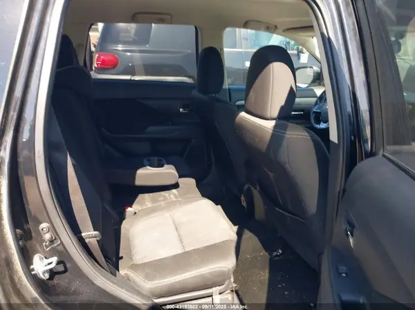 JA4AZ3A33GZ024510 2016 MITSUBISHI OUTLANDER - Image 8