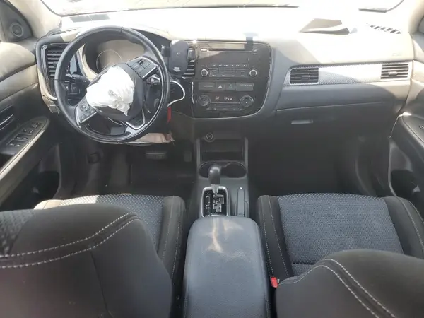 JA4AZ3A33GZ037841 2016 MITSUBISHI OUTLANDER - Image 8
