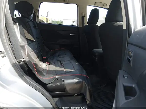 JA4AZ3A33GZ041033 2016 MITSUBISHI OUTLANDER - Image 8
