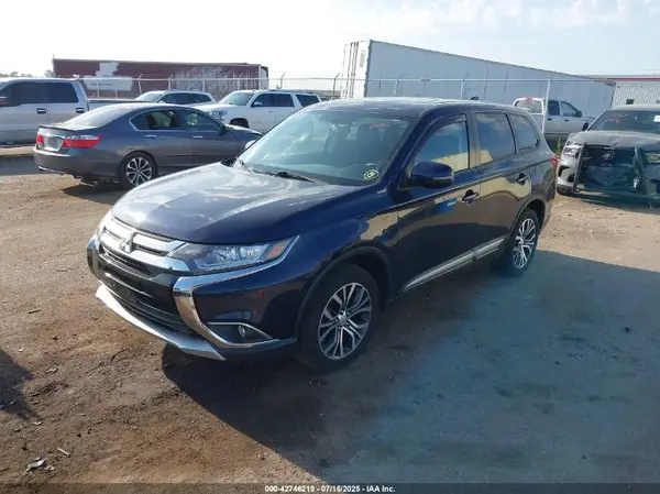 JA4AZ3A33HZ018496 2017 MITSUBISHI OUTLANDER - Image 2
