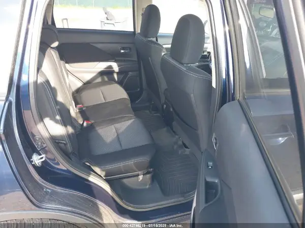 JA4AZ3A33HZ018496 2017 MITSUBISHI OUTLANDER - Image 8