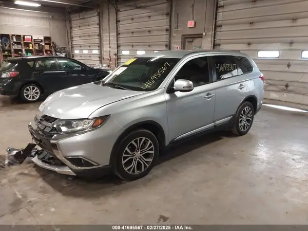 JA4AZ3A33HZ020667 2017 MITSUBISHI OUTLANDER - Image 2