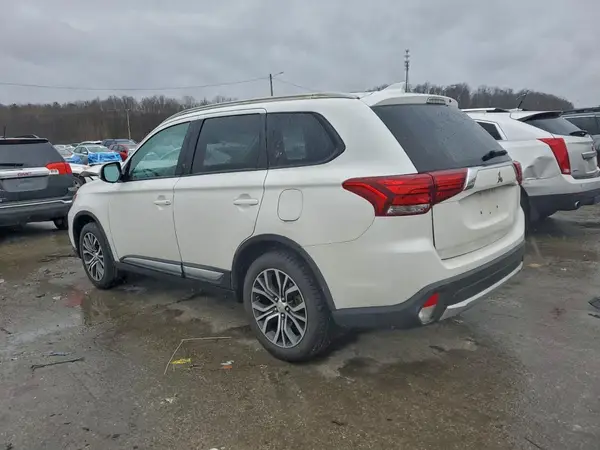 JA4AZ3A33HZ021138 2017 MITSUBISHI OUTLANDER - Image 2