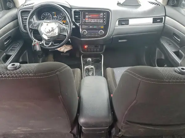 JA4AZ3A33HZ021138 2017 MITSUBISHI OUTLANDER - Image 8