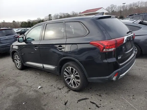 JA4AZ3A33HZ026257 2017 MITSUBISHI OUTLANDER - Image 2