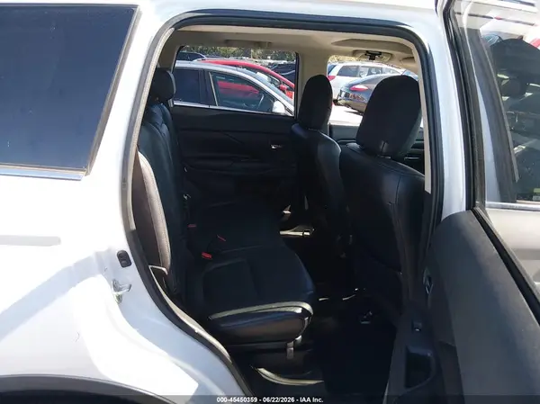 JA4AZ3A33HZ030230 2017 MITSUBISHI OUTLANDER - Image 8