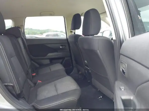JA4AZ3A33HZ035847 2017 MITSUBISHI OUTLANDER - Image 8