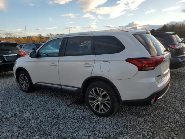 JA4AZ3A33HZ035976 2017 MITSUBISHI OUTLANDER - Image 2