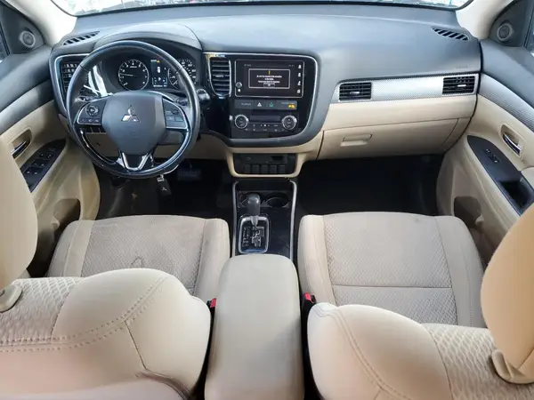 JA4AZ3A33HZ035976 2017 MITSUBISHI OUTLANDER - Image 8