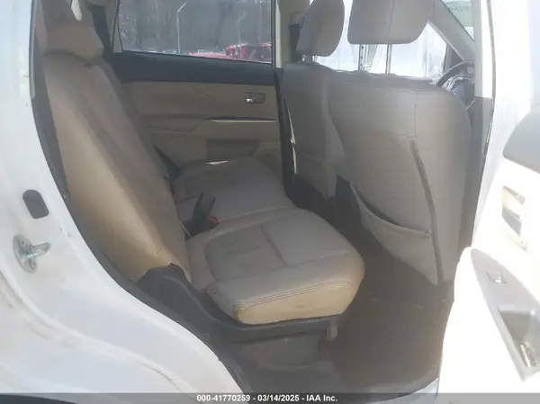JA4AZ3A33HZ038747 2017 MITSUBISHI OUTLANDER - Image 8