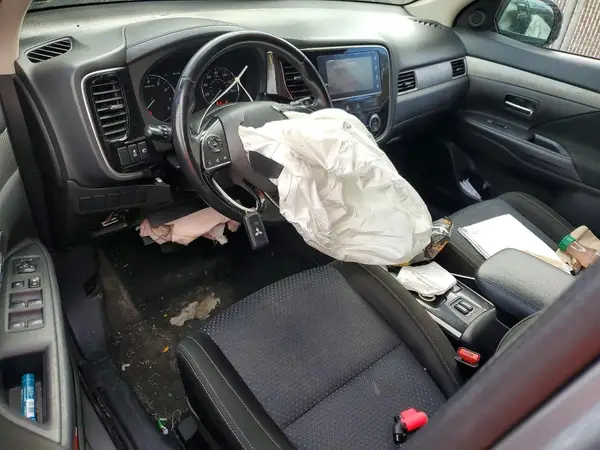 JA4AZ3A33HZ039378 2017 MITSUBISHI OUTLANDER - Image 8