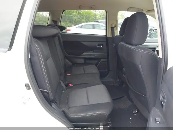 JA4AZ3A33HZ045357 2017 MITSUBISHI OUTLANDER - Image 8