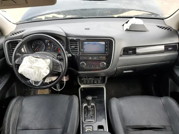 JA4AZ3A33HZ052633 2017 MITSUBISHI OUTLANDER - Image 8