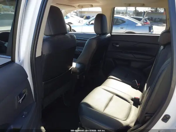 JA4AZ3A33HZ053944 2017 MITSUBISHI OUTLANDER - Image 8