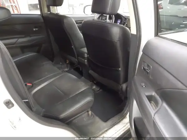 JA4AZ3A33HZ058254 2017 MITSUBISHI OUTLANDER - Image 8