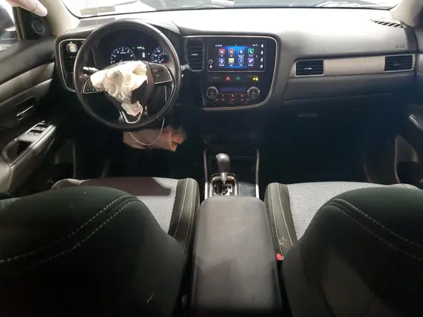 JA4AZ3A33HZ061459 2017 MITSUBISHI OUTLANDER - Image 8