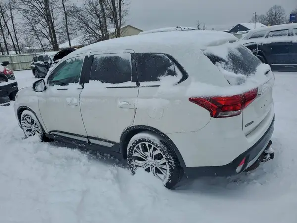 JA4AZ3A33HZ061736 2017 MITSUBISHI OUTLANDER - Image 2