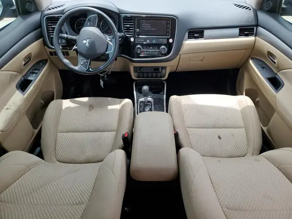 JA4AZ3A33HZ063941 2017 MITSUBISHI OUTLANDER - Image 8