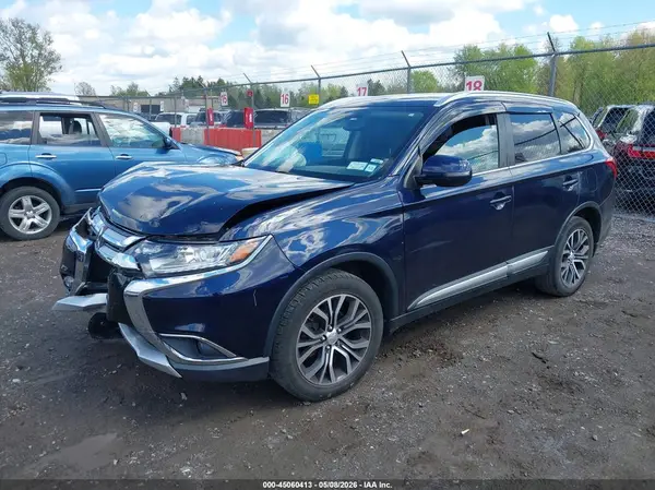 JA4AZ3A33JJ000567 2018 MITSUBISHI OUTLANDER - Image 2