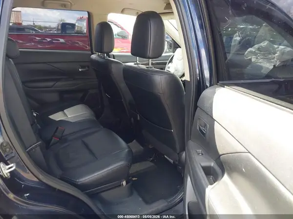 JA4AZ3A33JJ000567 2018 MITSUBISHI OUTLANDER - Image 8