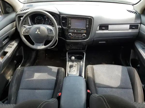 JA4AZ3A33JJ002173 2018 MITSUBISHI OUTLANDER - Image 8