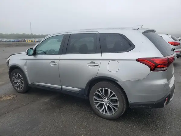 JA4AZ3A33JJ003520 2018 MITSUBISHI OUTLANDER - Image 2