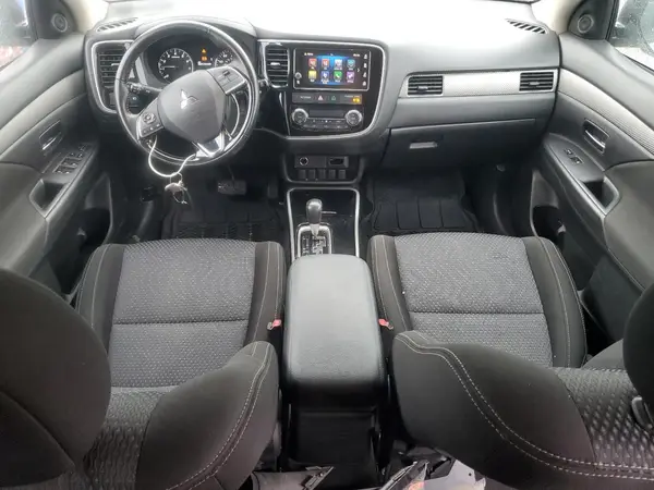 JA4AZ3A33JJ003520 2018 MITSUBISHI OUTLANDER - Image 8