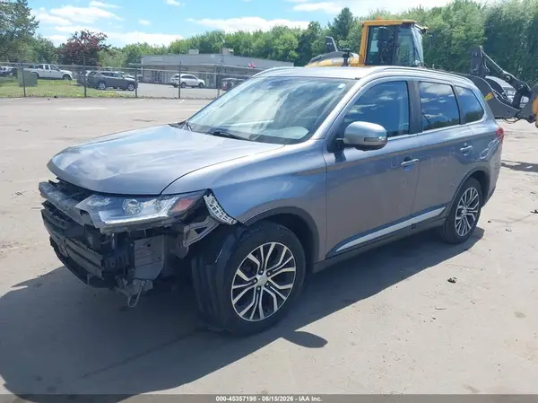 JA4AZ3A33JJ004568 2018 MITSUBISHI OUTLANDER - Image 2