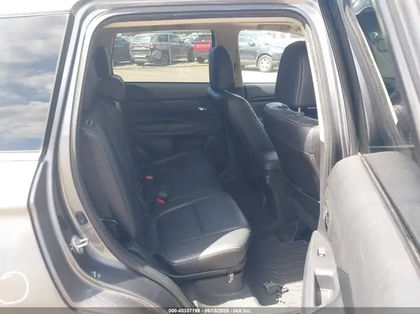 JA4AZ3A33JJ004568 2018 MITSUBISHI OUTLANDER - Image 8