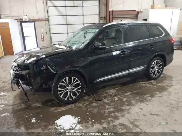 JA4AZ3A33JJ004649 2018 MITSUBISHI OUTLANDER - Image 2