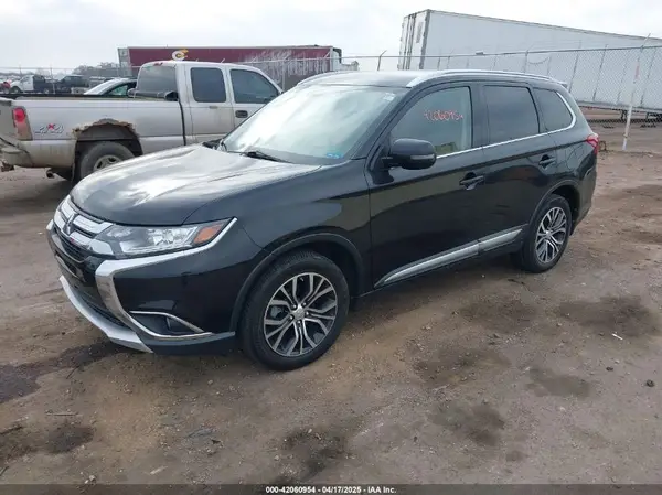 JA4AZ3A33JJ004666 2018 MITSUBISHI OUTLANDER - Image 2
