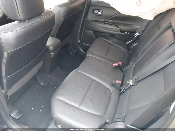 JA4AZ3A33JJ004666 2018 MITSUBISHI OUTLANDER - Image 8