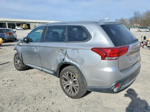 JA4AZ3A33JJ005218 2018 MITSUBISHI OUTLANDER - Image 2