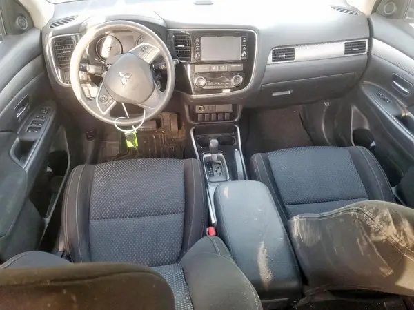 JA4AZ3A33JJ005249 2018 MITSUBISHI OUTLANDER - Image 8