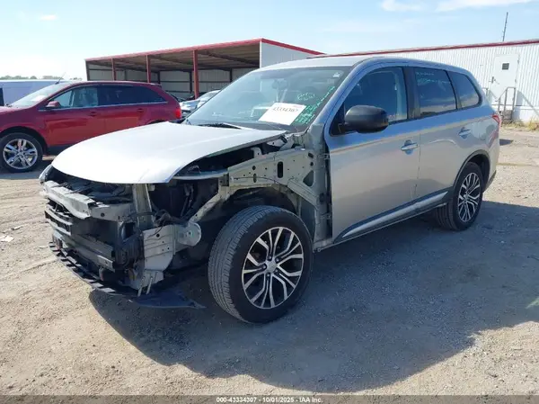 JA4AZ3A33JJ005316 2018 MITSUBISHI OUTLANDER - Image 2
