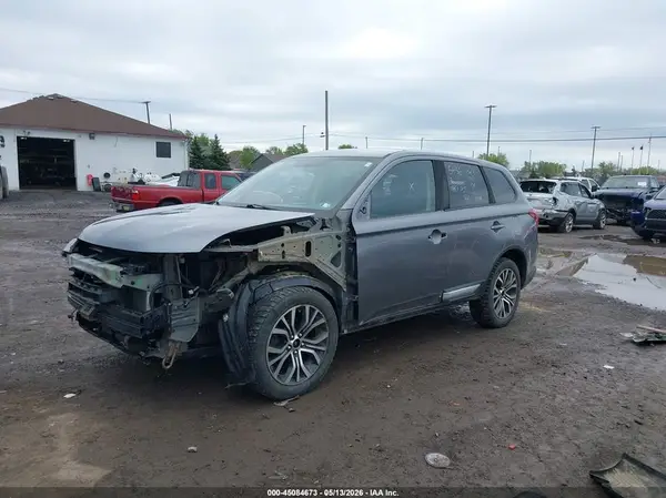 JA4AZ3A33JJ005557 2018 MITSUBISHI OUTLANDER - Image 2