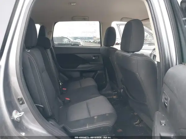 JA4AZ3A33JJ005557 2018 MITSUBISHI OUTLANDER - Image 8