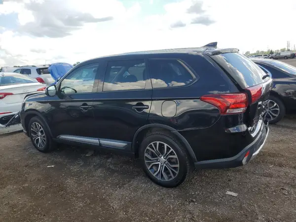 JA4AZ3A33JJ005672 2018 MITSUBISHI OUTLANDER - Image 2