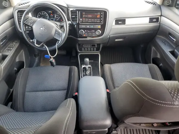 JA4AZ3A33JJ005672 2018 MITSUBISHI OUTLANDER - Image 8