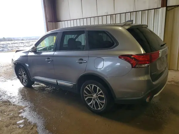JA4AZ3A33JJ005932 2018 MITSUBISHI OUTLANDER - Image 2