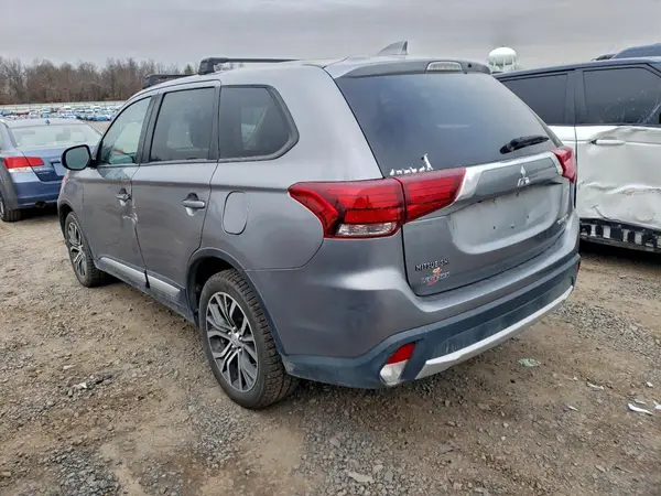 JA4AZ3A33JZ000215 2018 MITSUBISHI OUTLANDER - Image 2