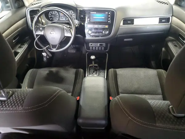 JA4AZ3A33JZ001378 2018 MITSUBISHI OUTLANDER - Image 8