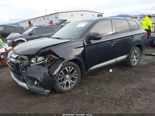 JA4AZ3A33JZ007231 2018 MITSUBISHI OUTLANDER - Image 2