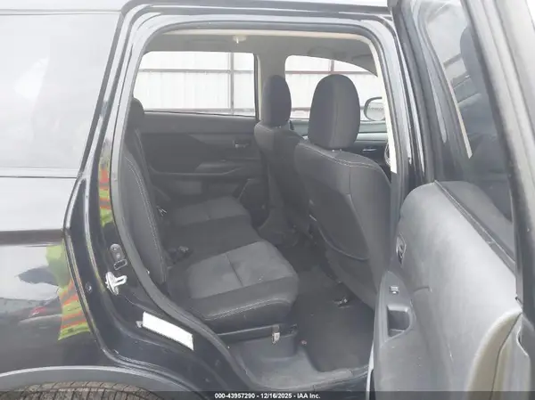JA4AZ3A33JZ007231 2018 MITSUBISHI OUTLANDER - Image 8