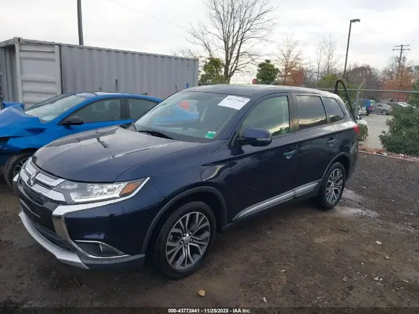JA4AZ3A33JZ009142 2018 MITSUBISHI OUTLANDER - Image 2