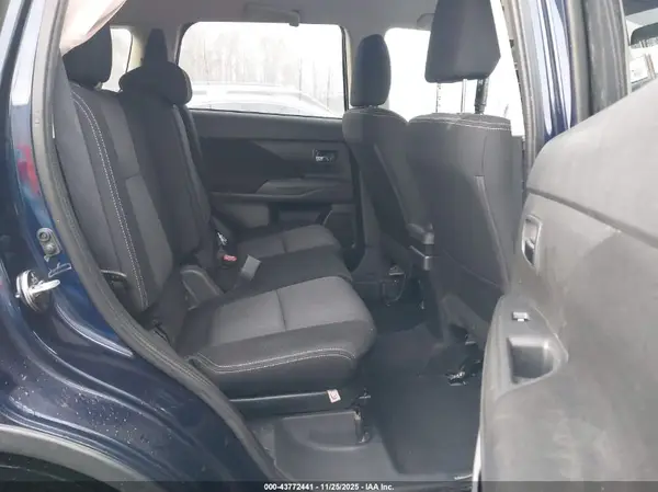 JA4AZ3A33JZ009142 2018 MITSUBISHI OUTLANDER - Image 8