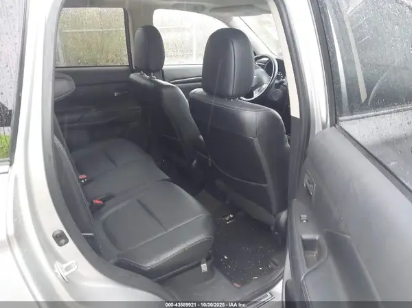JA4AZ3A33JZ010565 2018 MITSUBISHI OUTLANDER - Image 8