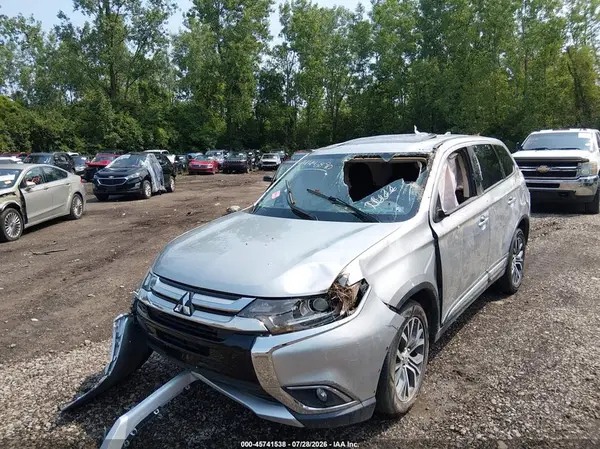 JA4AZ3A33JZ011599 2018 MITSUBISHI OUTLANDER - Image 2
